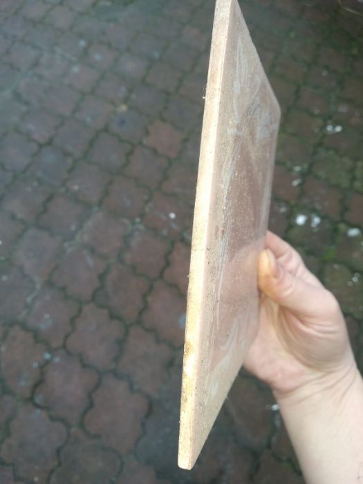 Продам плитку керамічну, розміри стандартні радянські:) Якісна!