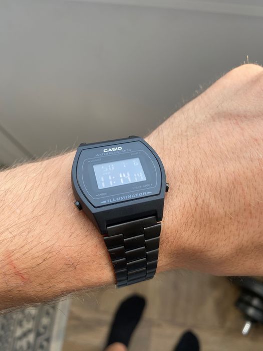 Годинник Casio B640w в чорному кольорі