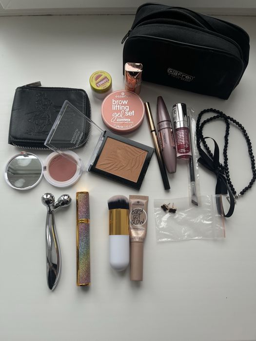 Продам одним лотом косметику або окремо