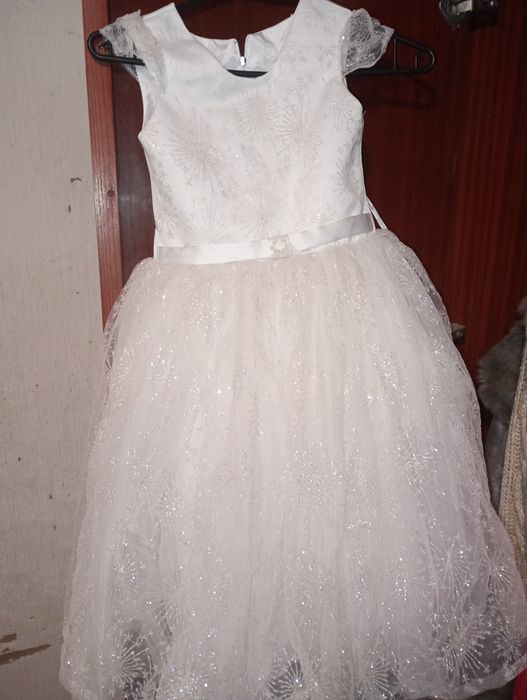Продам  белое плаття