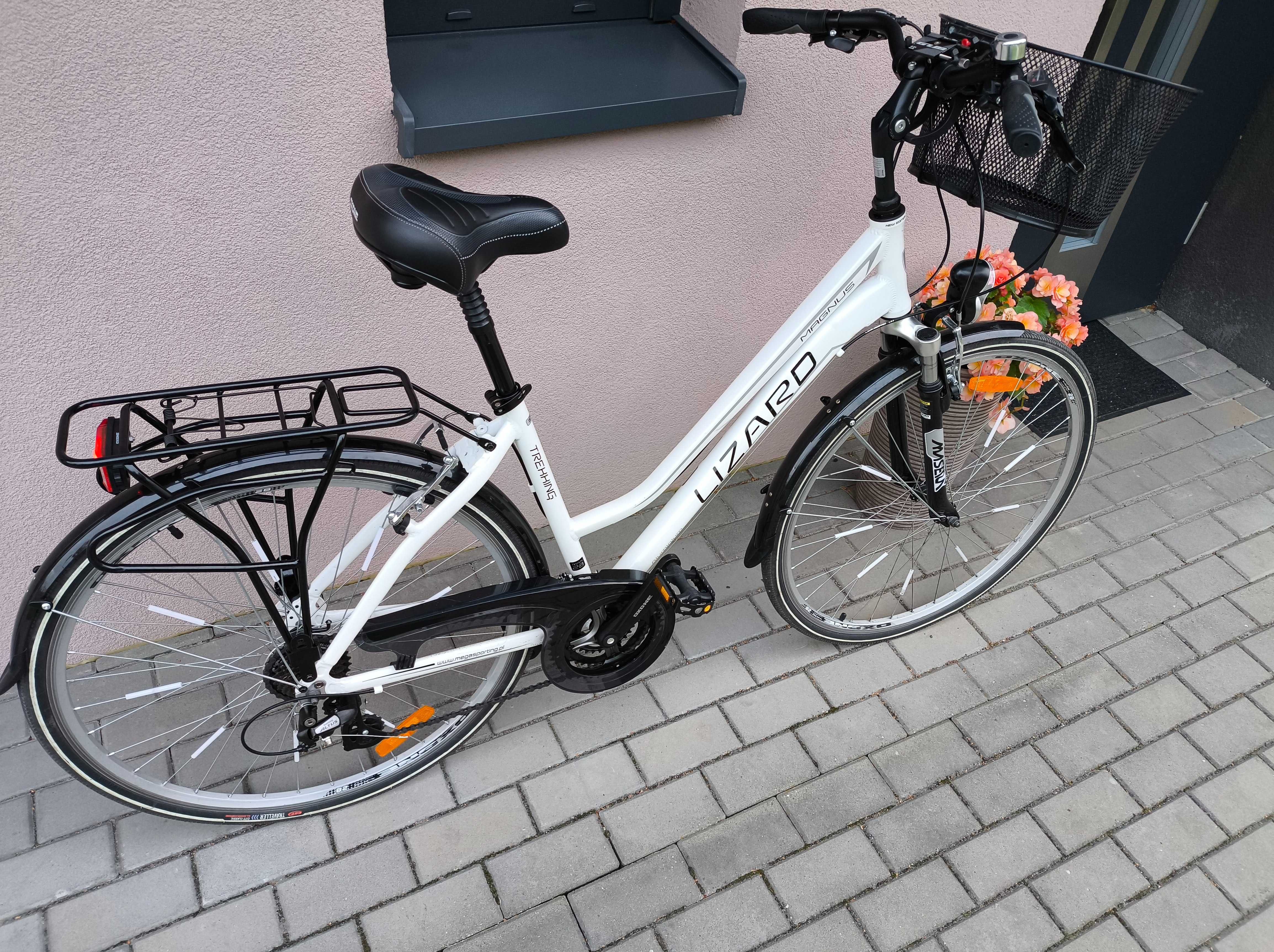 Rower trekingowy Lizard Magnus – damski, biały, koła 28 cali + dodatki