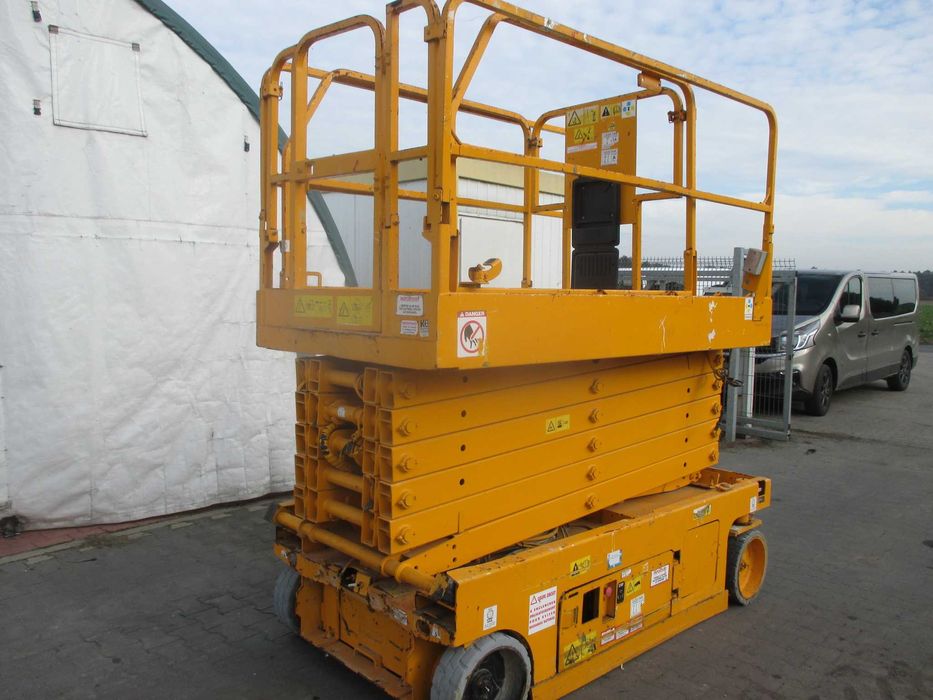 Podnośnik nożycowy zwyżka Genie GS4047 uszkodzony