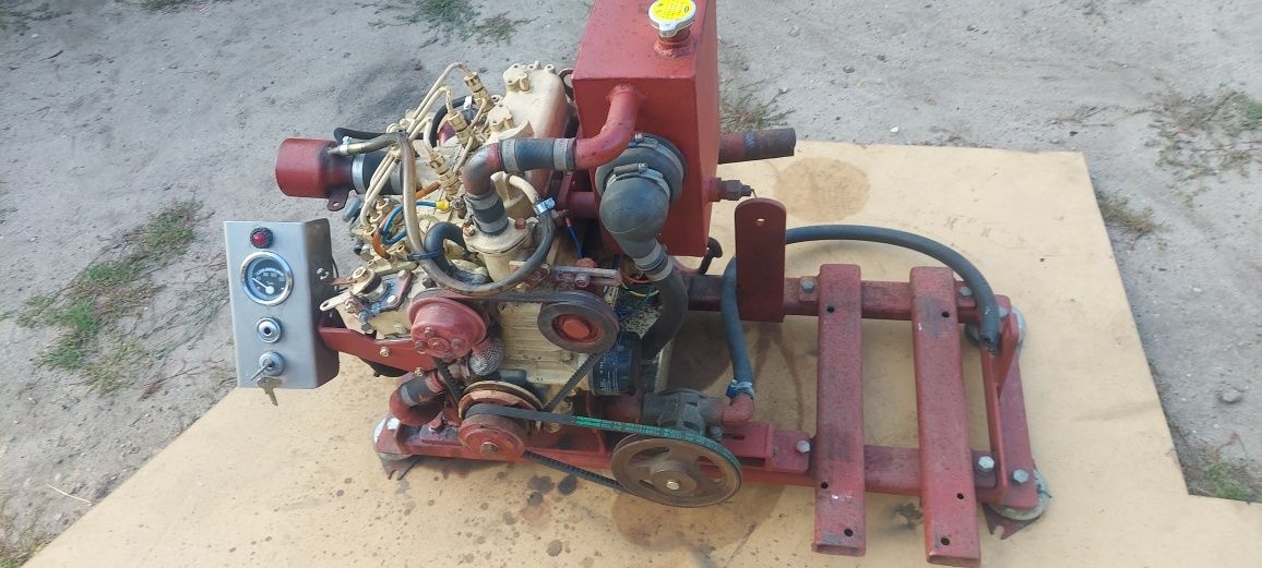 silnilnik mini koparka mini traktorek diesel 3 cylindry mitsubishi