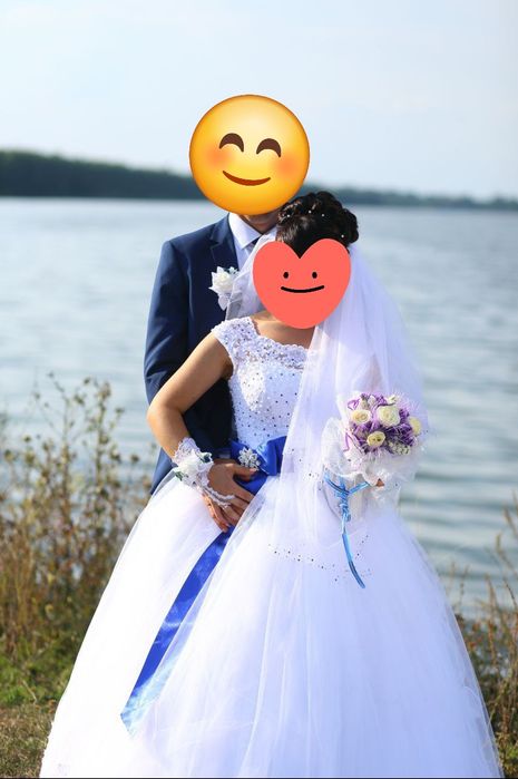 Весільне плаття.