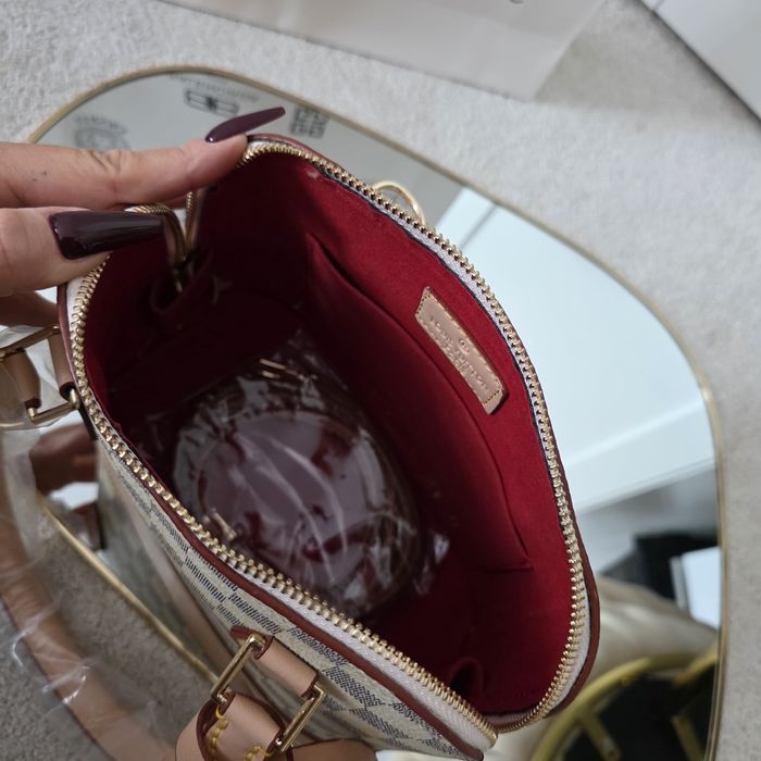 Torebka Louis Vuitton beżowa na pasku  czerwony środek