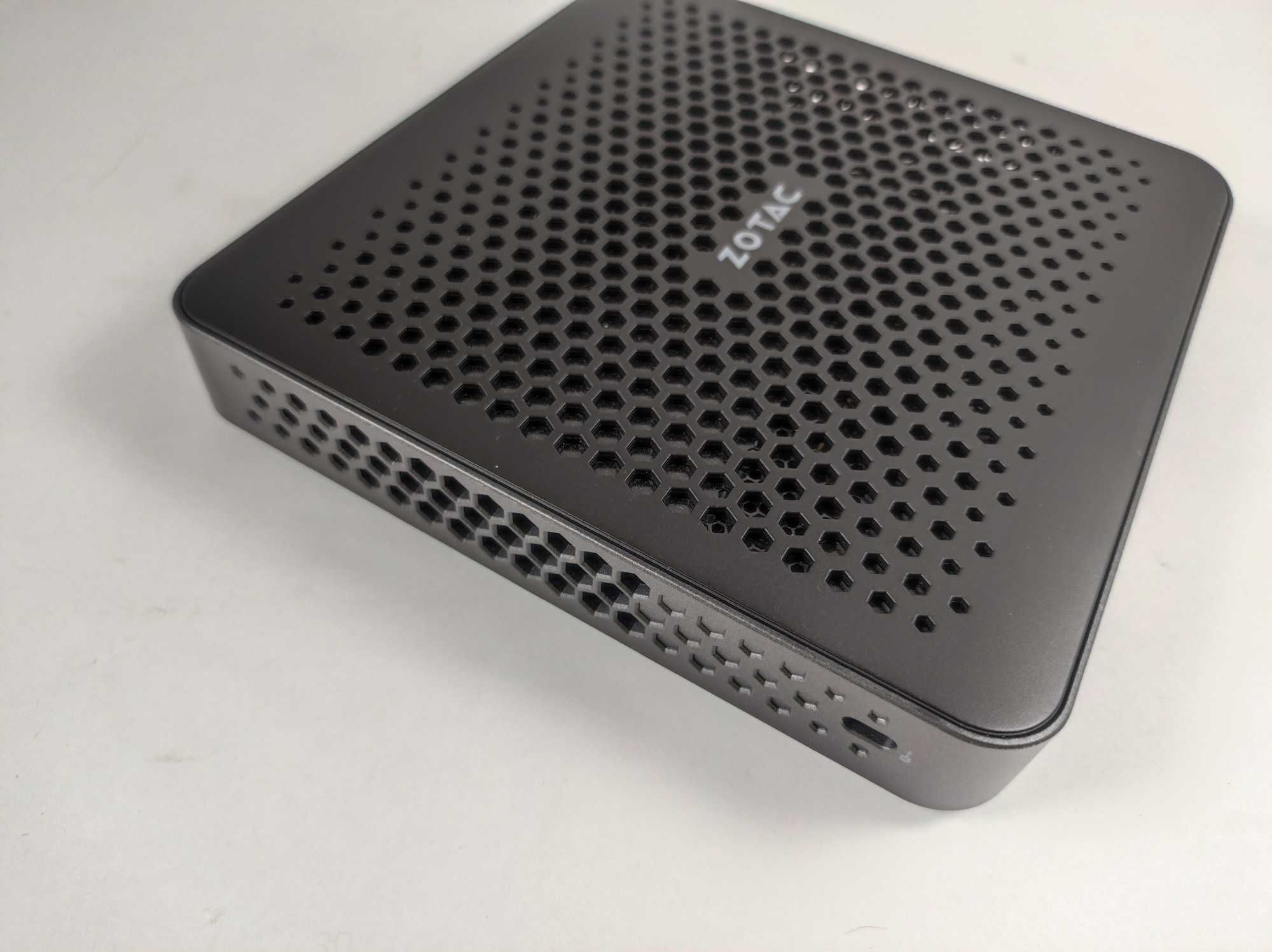 Kompaktowy mini PC ZOTAC ZBOX MI623 , I3-10110U, 256GB SSD Kpl idealny