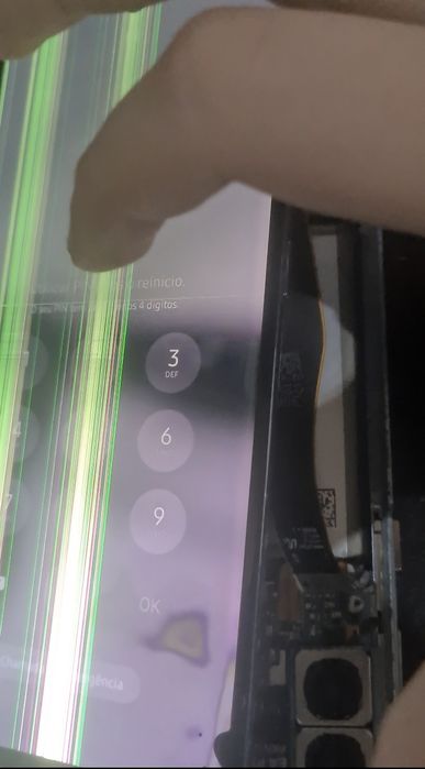 Vendo ecra com carcaça de Samsung S20 partido