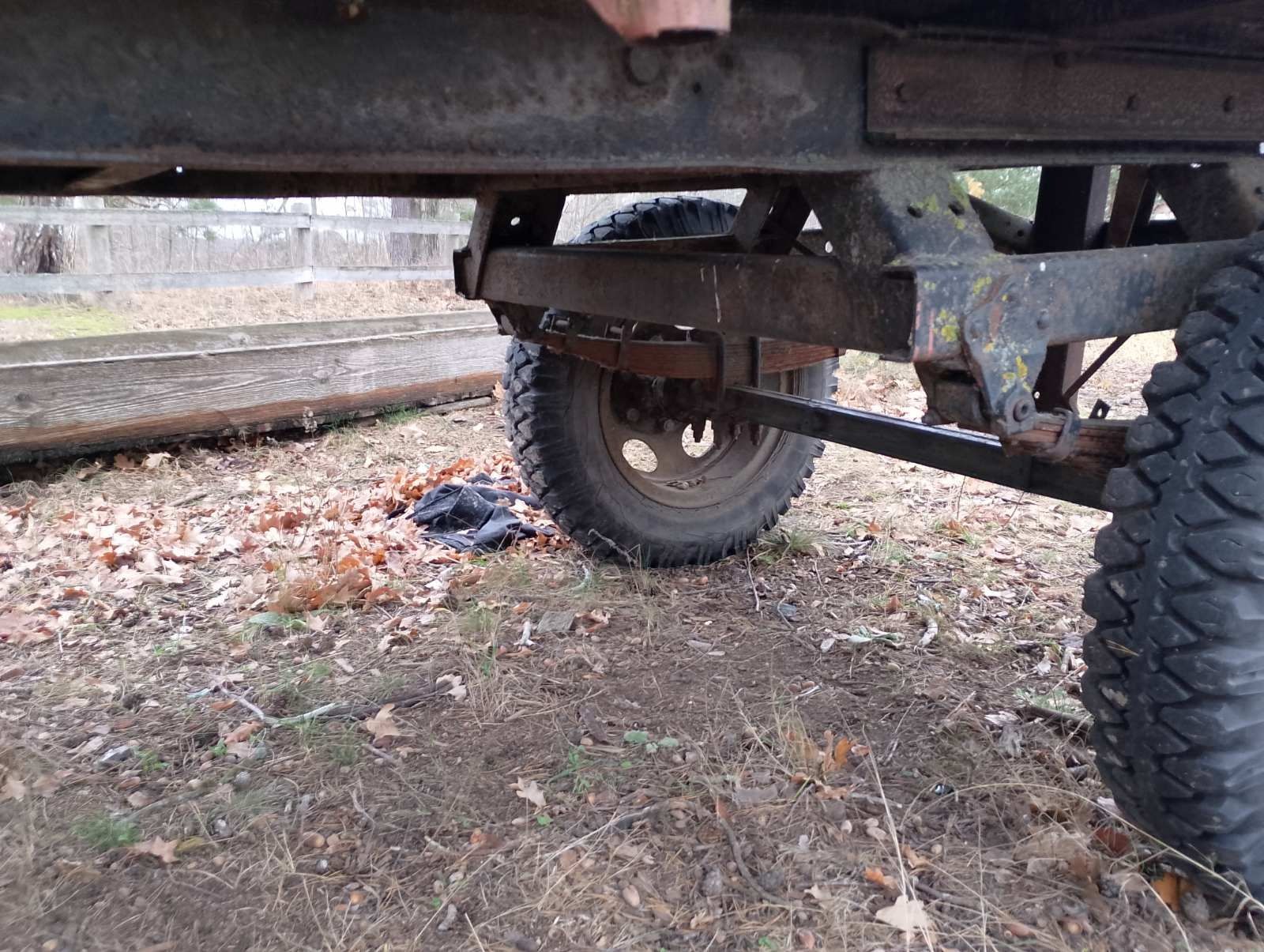 Причеп  двох осний