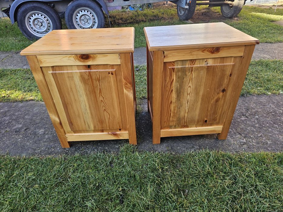 Тумбочка приліжкова деревяня