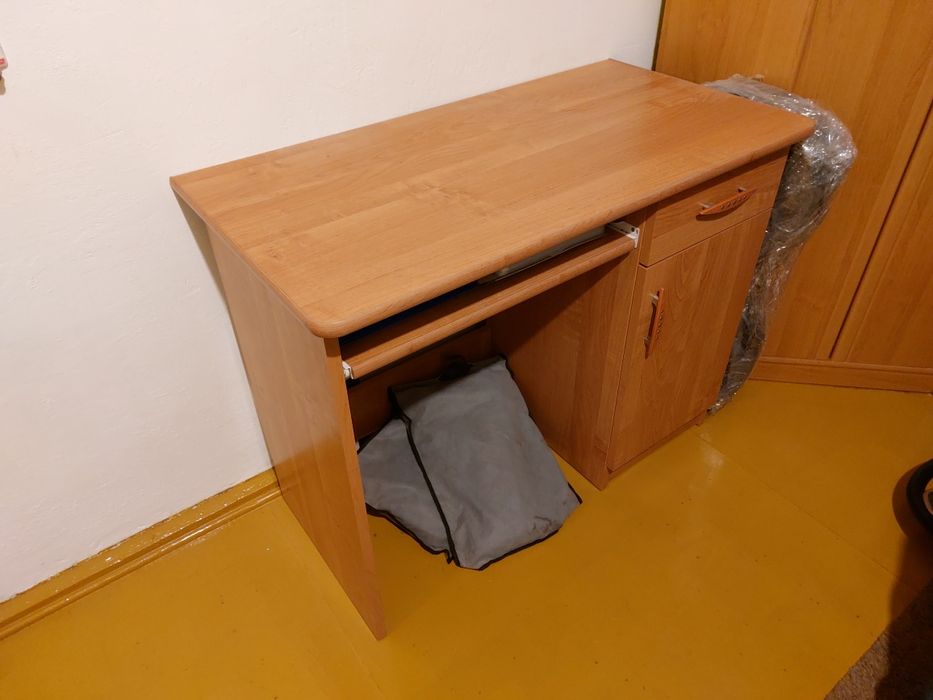 Sprzedam biurko.