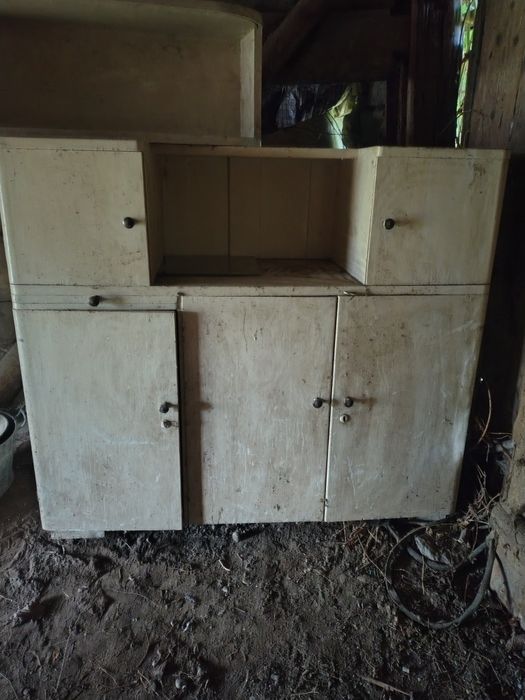 Kredens drewniany do renowacji