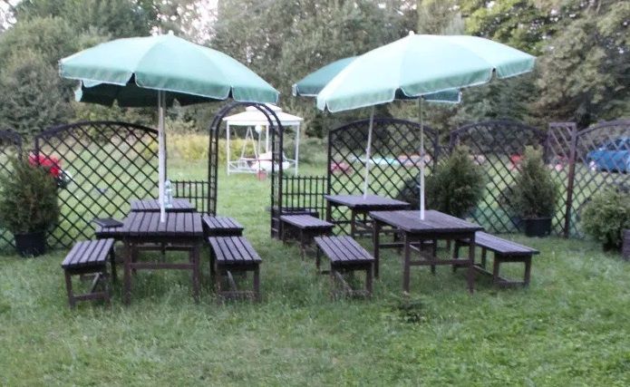 Stół ogrodowy + 2 ławki + parasol zestaw