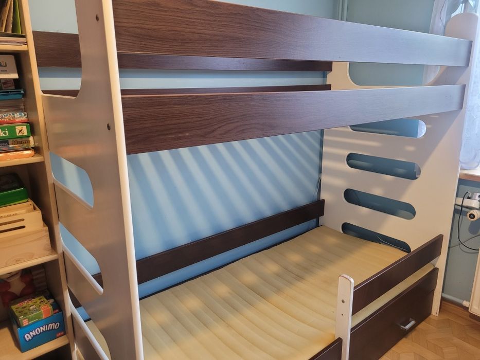 Łóżko piętrowe z szufladą