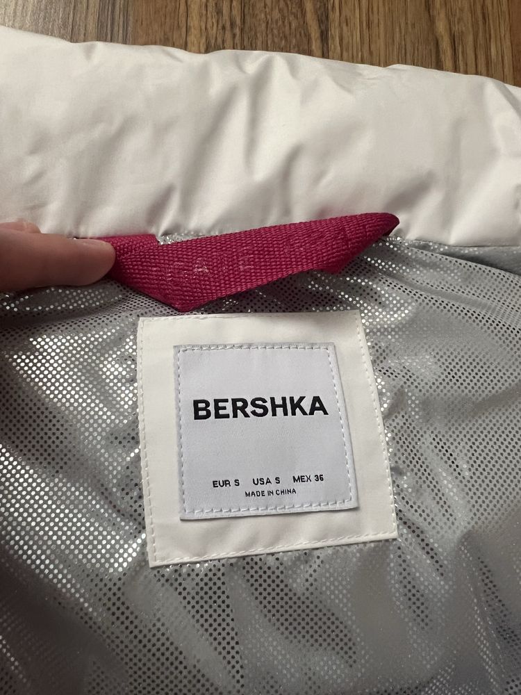 Пуховики BERSHKA