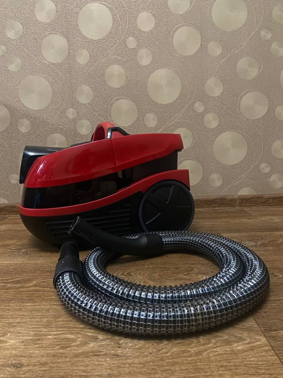 Моющий пылесос с аквафильтром BOSCH BWD421PET