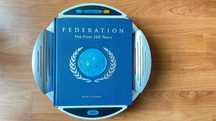 Livro "Star Trek Federation - First 150 Years" com extras