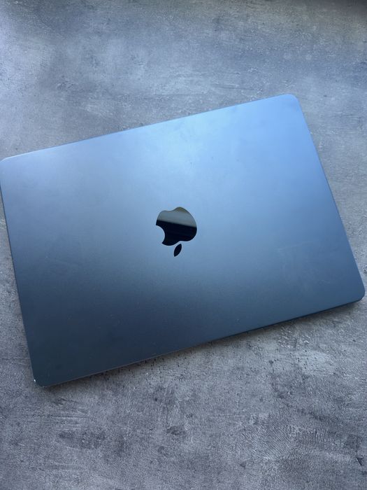 Продам Macbook Air M2 8/256