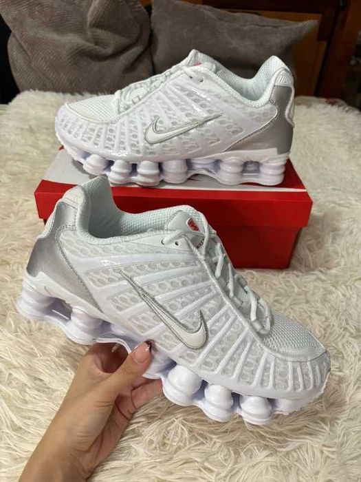 Buty-Trampk-Nike Shox White R.40