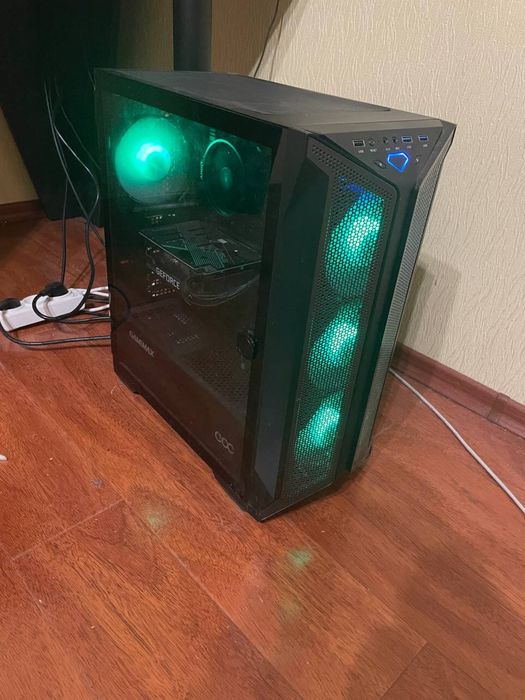 Компютер игровой! В комплекте стол и стул!