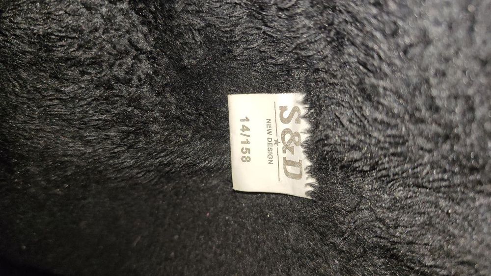 Куртка тепла на хлопчика на зріст 150-160 см. В доброму стані.