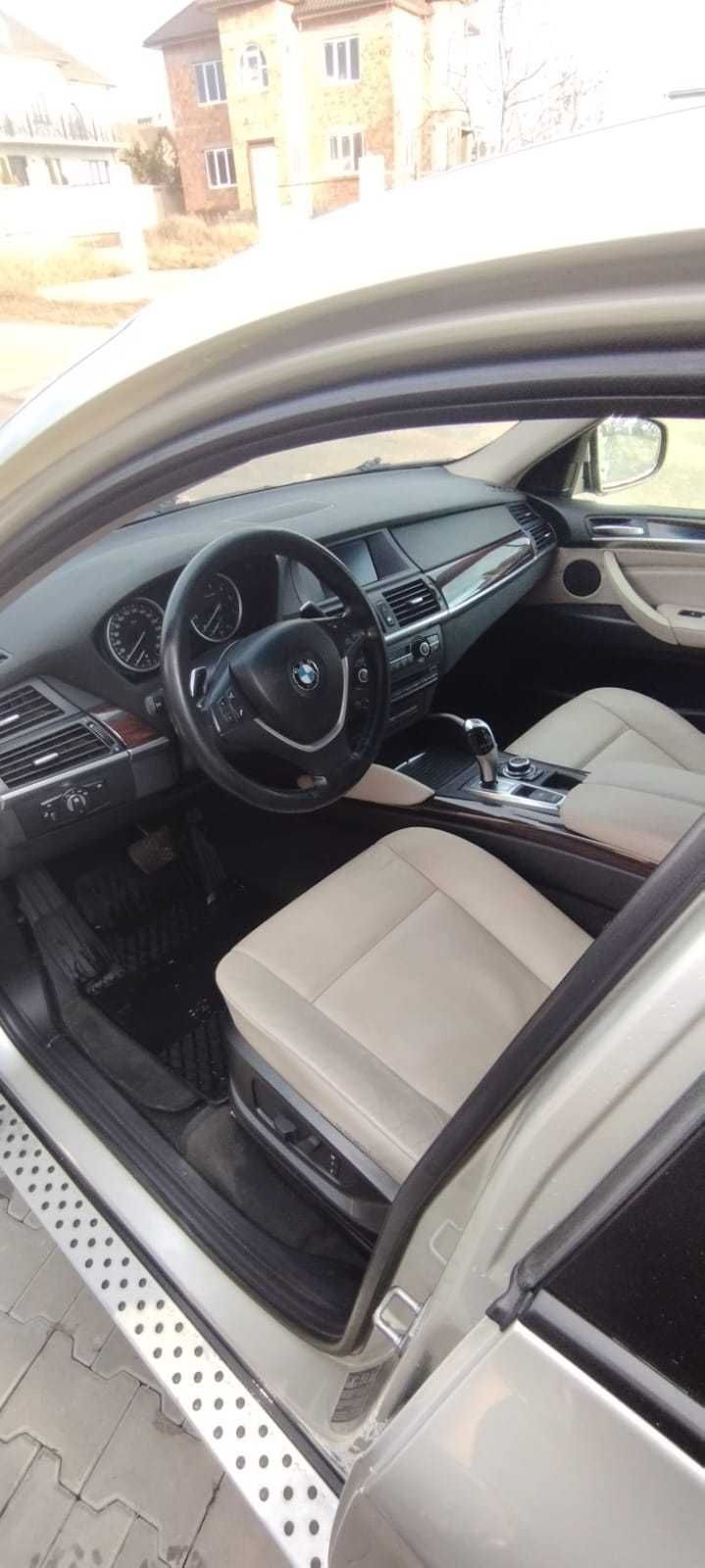 BMW X6        2011