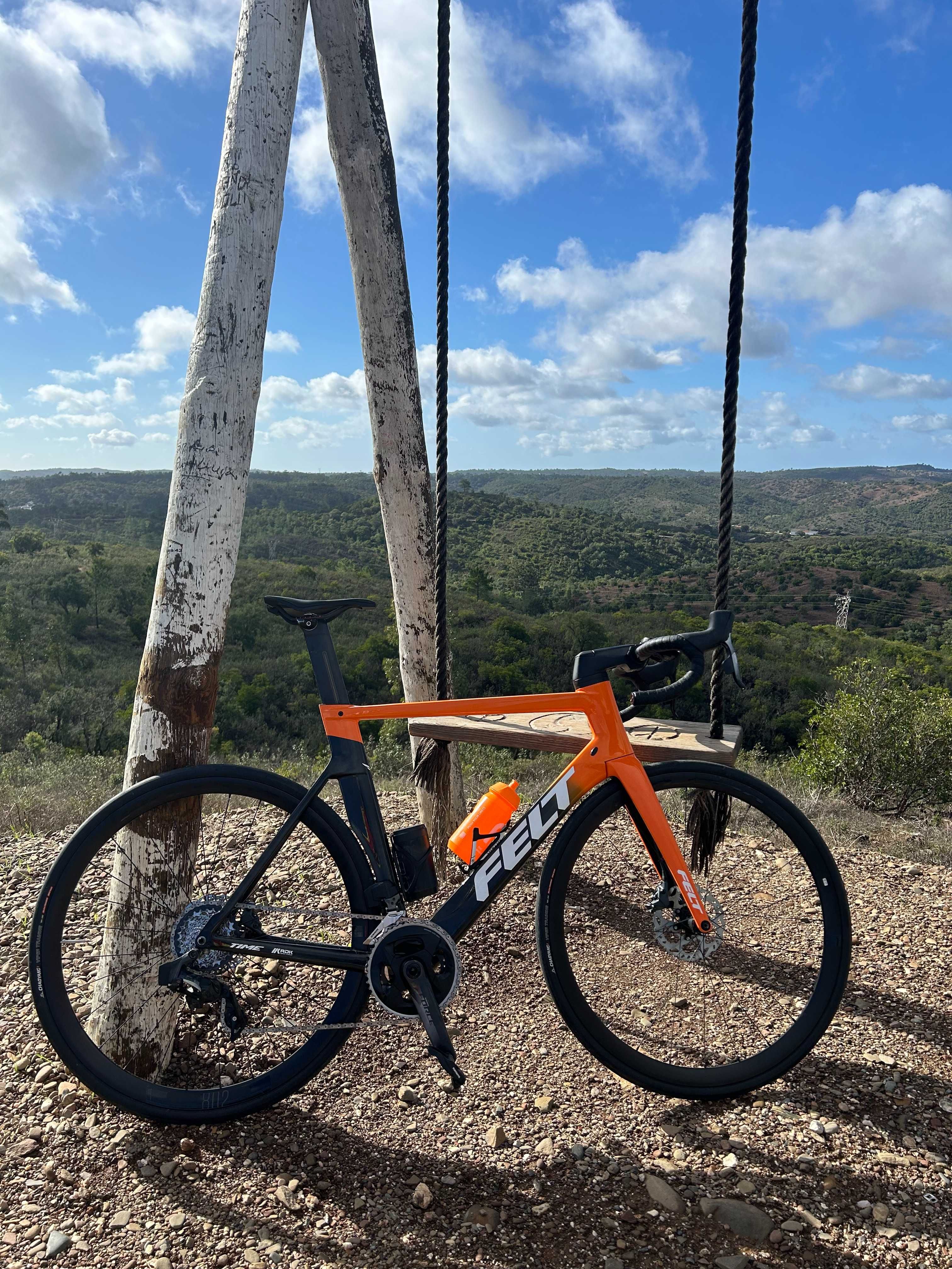 Bicicleta aero Felt AR Disc / Sram Force AXS 12v