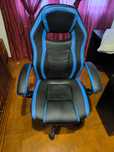 Cadeira Gaming , Semi-Nova , com poucas marcas de uso.