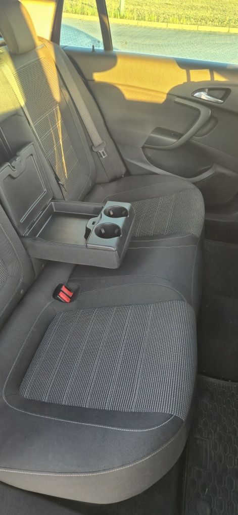 Sprzedam Opel Insignia 2.0 CDTI, kombi , lift.