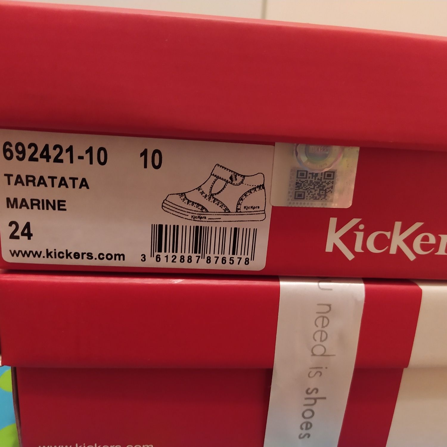 Sapatos unisexo novos marca Kickers tamanho 24