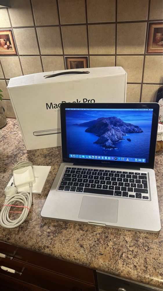 Laptop MacBook APPLE i5 + ładowarka - super stan!