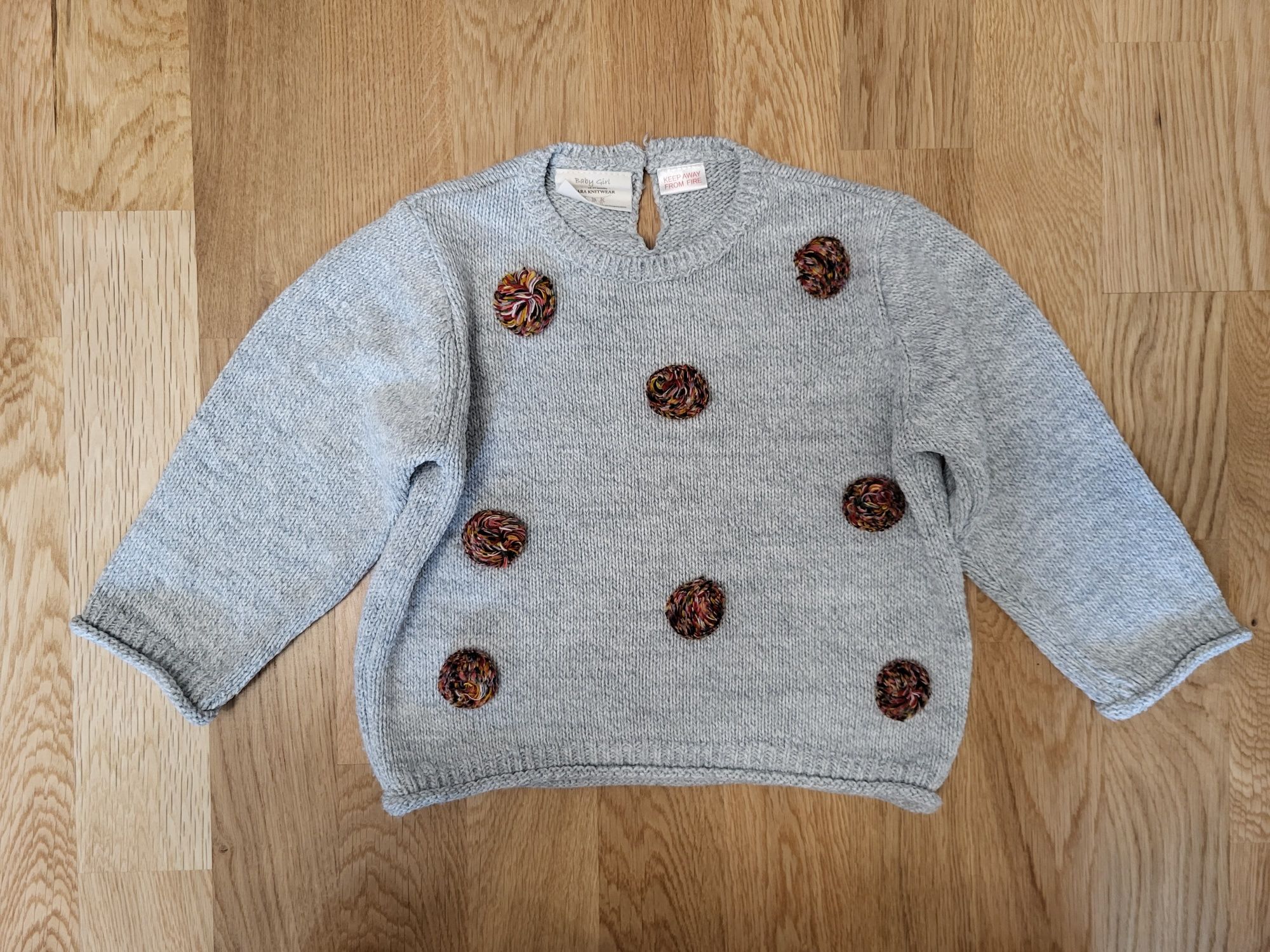 Sweter szary Zara z pomponami 92