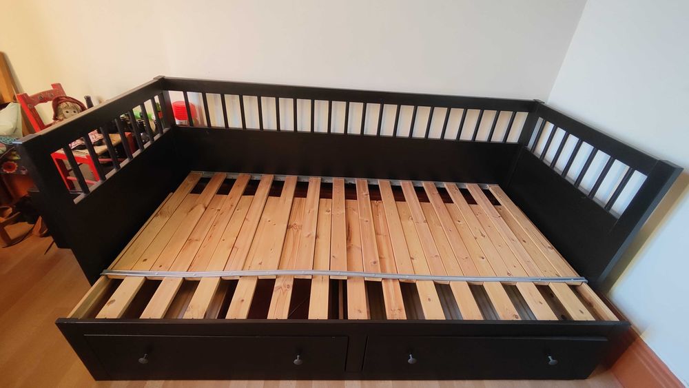 Cama dupla IKEA com estrado amovivel e 2 gavetas