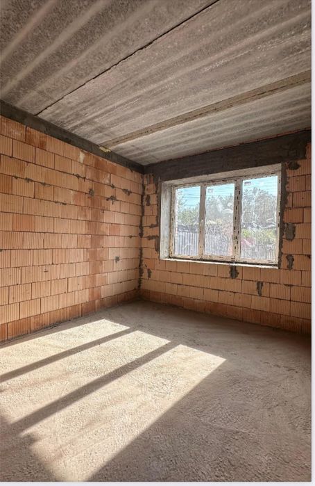 Цегляний ТАУНХАУС з переднім і заднім двором. Газ