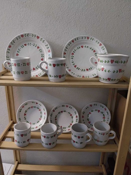 Lindas peças de loiça e bibelôs