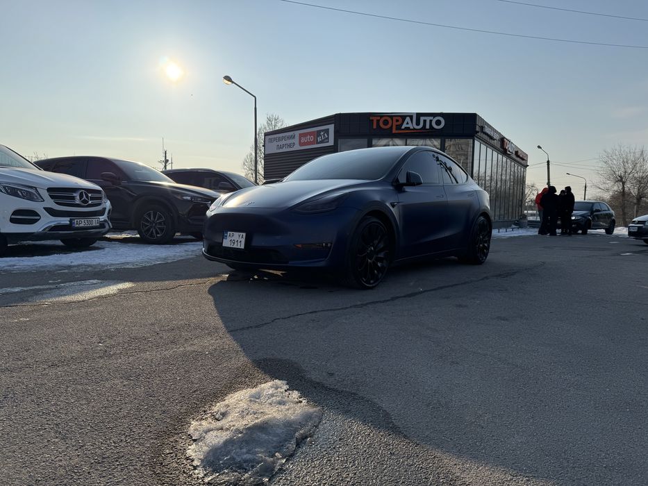 Продам TESLA Y Perfomance