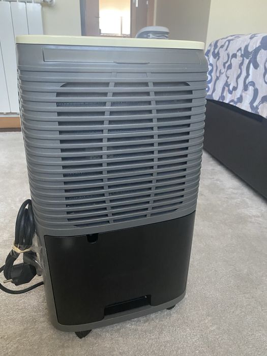 Desumificador portátil Electronia em ótimo estado.