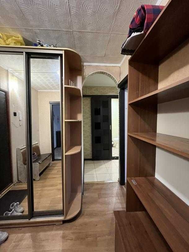 Продам 2-х к. кв. метро Масельского.