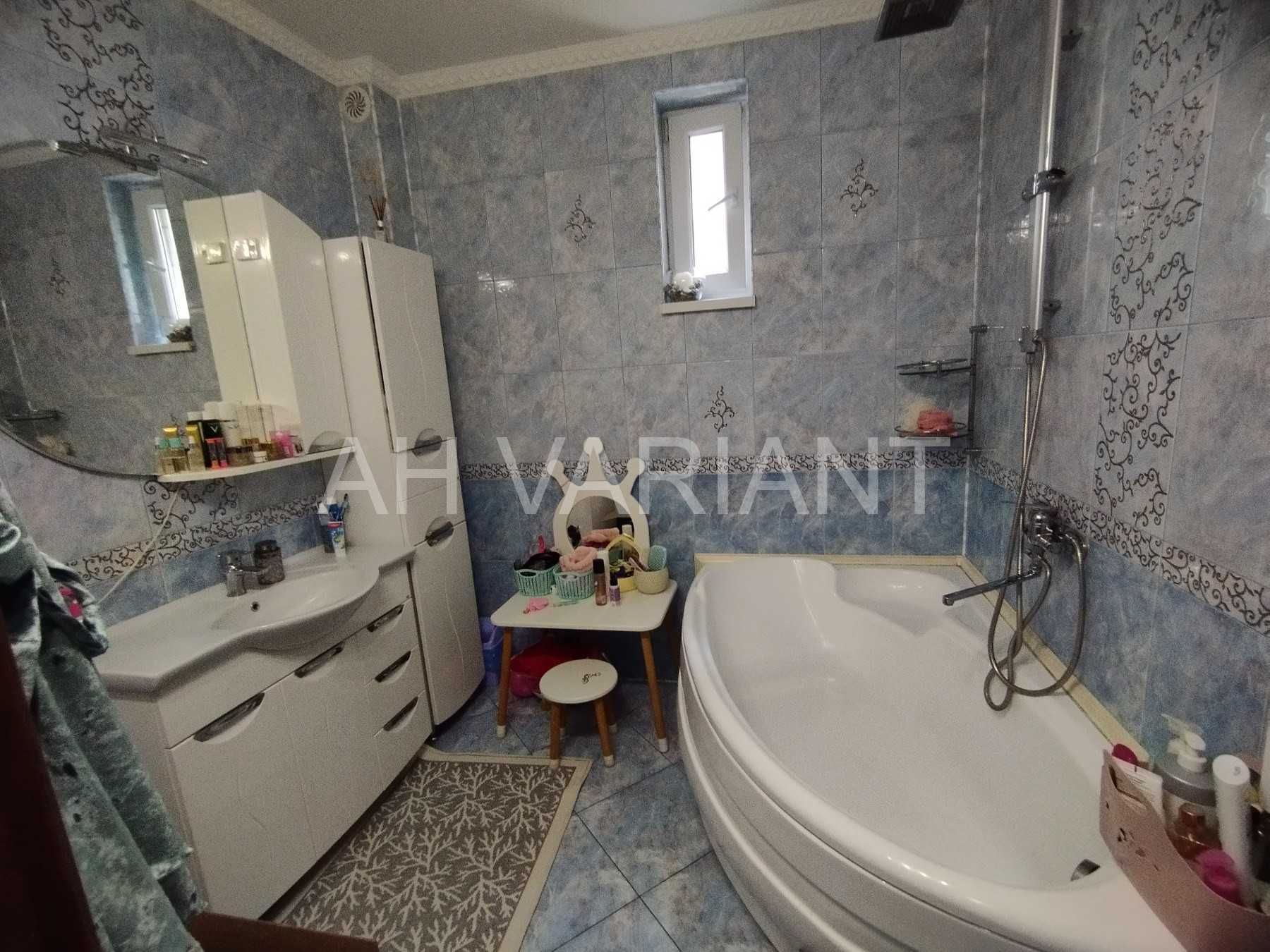 Продається сучасний будинок в м. Ужгород, вул. О. Блистіва
Код: 9135