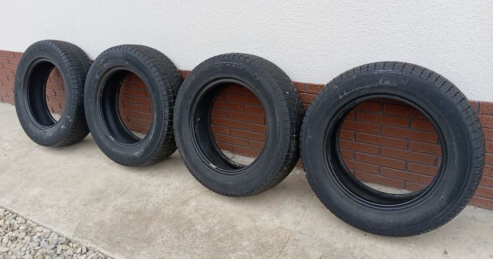 Продам  зимову резину.225/65 R-17.