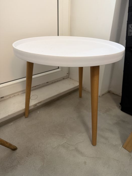 Bialy stolik plastikowy