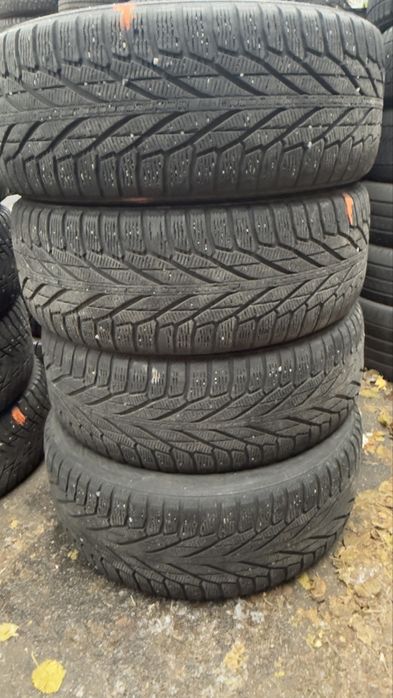 255/60/18 Nokian