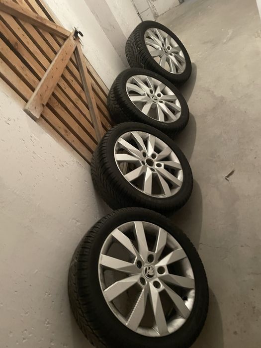 Zimowe opony DUNLOP 225/45 R17 - całe koła