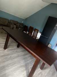 drewniany stół z 4 krzeslami