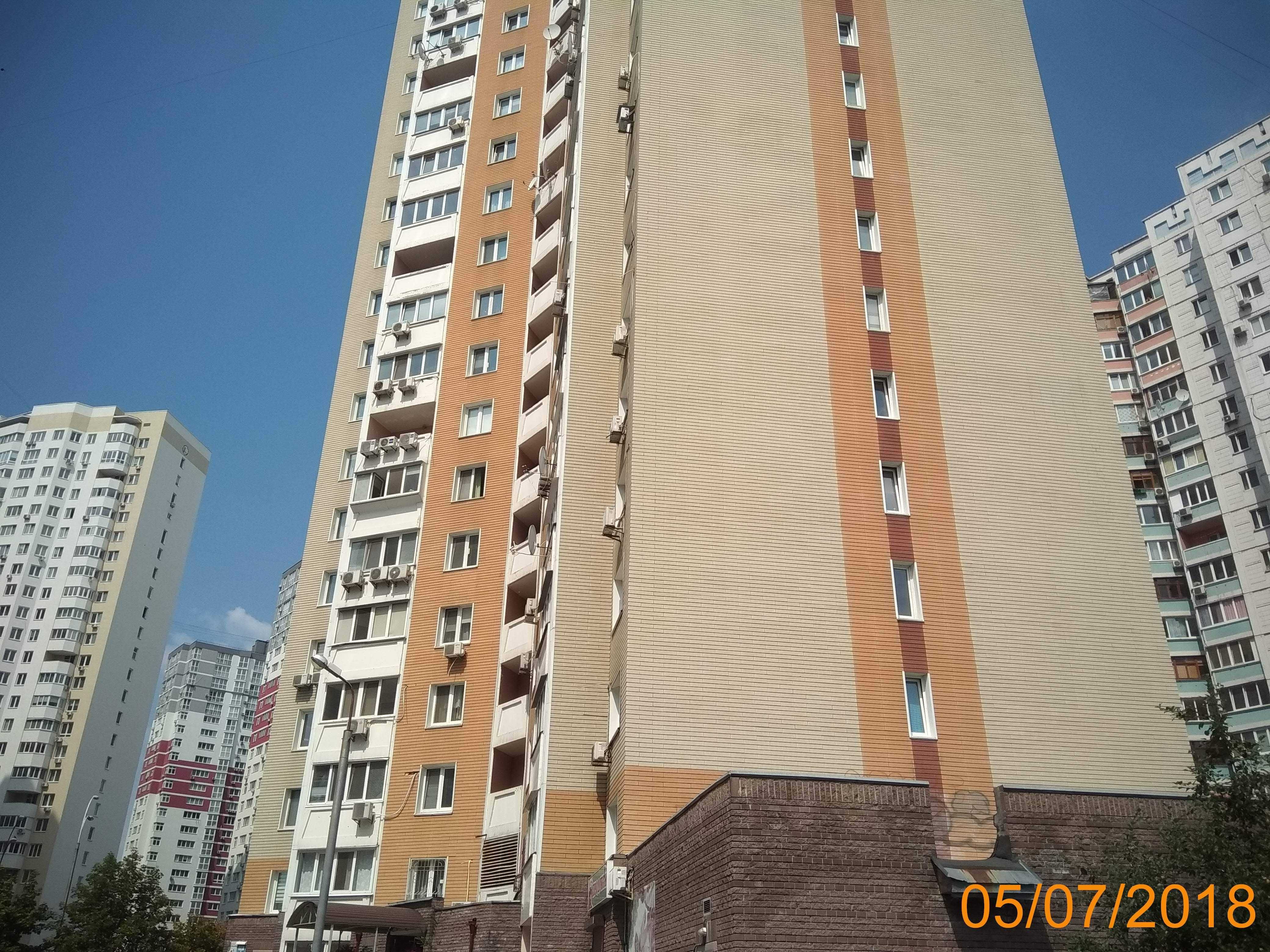 Продаж 2-к квартири 73,3 м2. м.Київ, вул.Драгоманова, 1-Б.   85000$