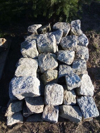 Duże Kamienie Granitowe Bryły na Skarpę Skalniak Oczko wodne