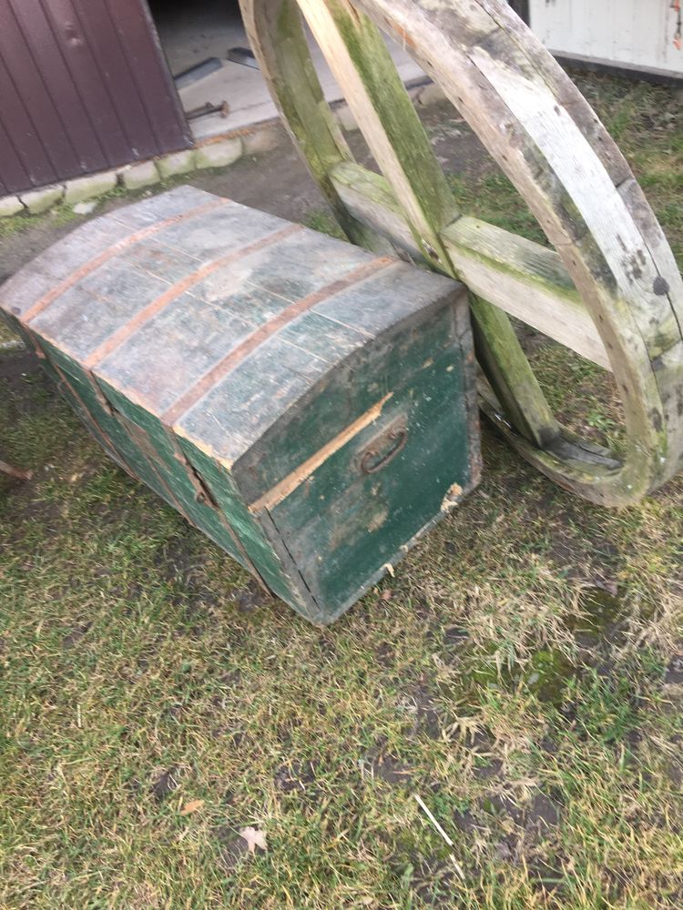 Kufer stary drewniany zabytek dł 89, wys 54, szer 55 cm