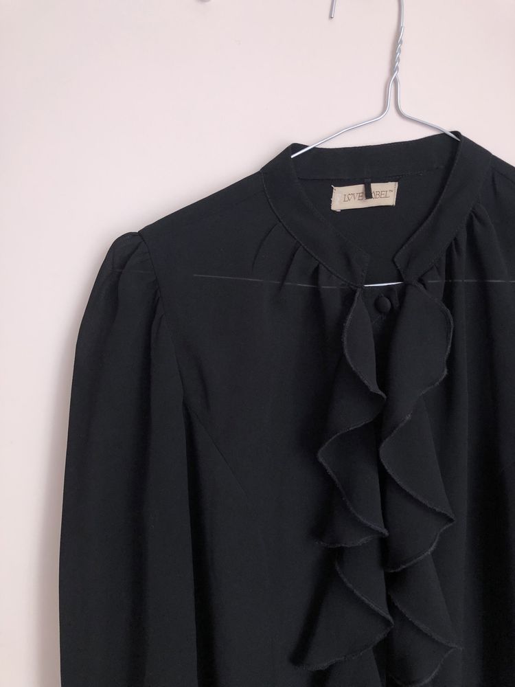 Блуза чорна напівпрозора з воланами рюшами