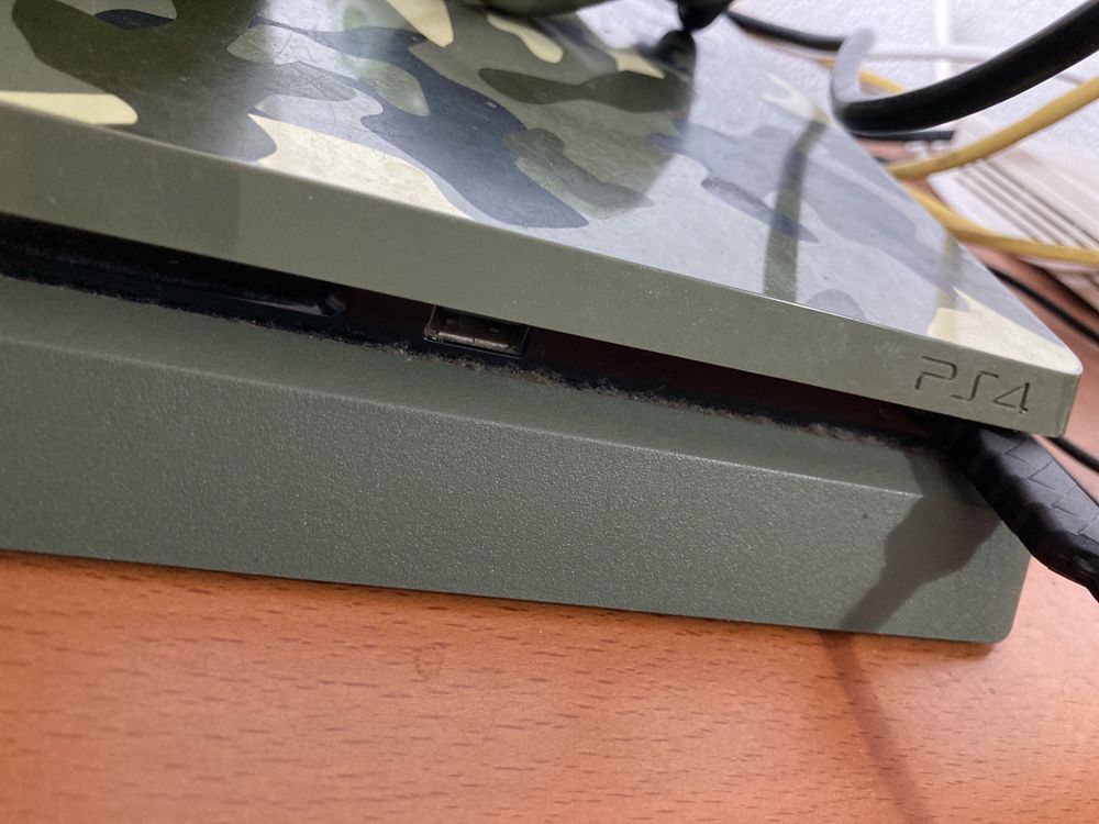 Ps4 Slim 500g camuflada