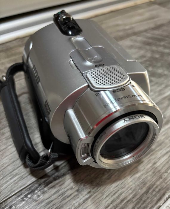 Продам видеокамеру Sony handycam DSR - SR 300