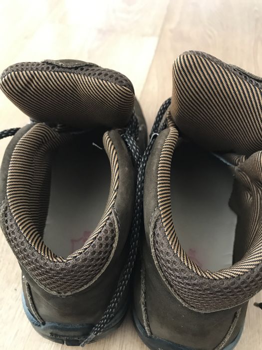 Bota/tênis para caminhada e passeio